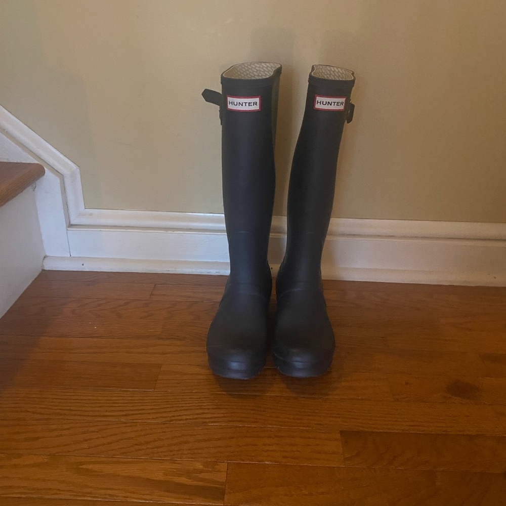Hunter Tall Rain Boots Navy size 6M/7W